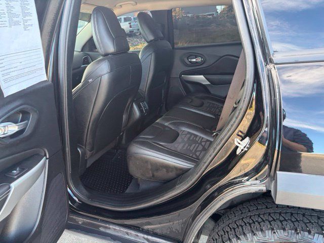 Used 2022 Jeep Cherokee Latitude w/ Trailer Tow Group AWD/4WD image 19