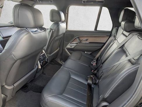 Used 2023 Land Rover Range Rover SE image 18