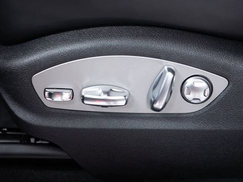Certified 2026 Porsche Macan AWD/4WD image 25