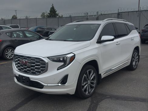 Used 2020 GMC Terrain Denali w/ Denali Premium Package AWD/4WD image 3