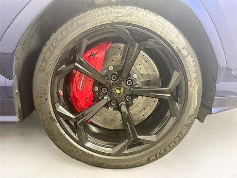Used 2019 Lamborghini Urus image 13