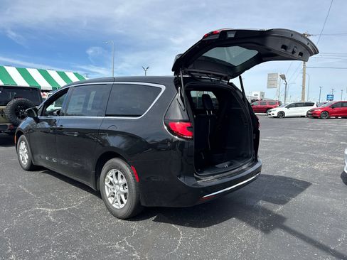 New 2026 Chrysler Pacifica Select image 18