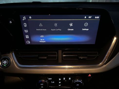 Used 2025 Chevrolet Trax LT image 21