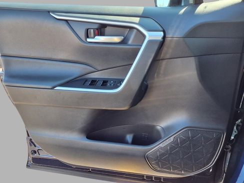 Used 2025 Toyota RAV4 XLE image 17