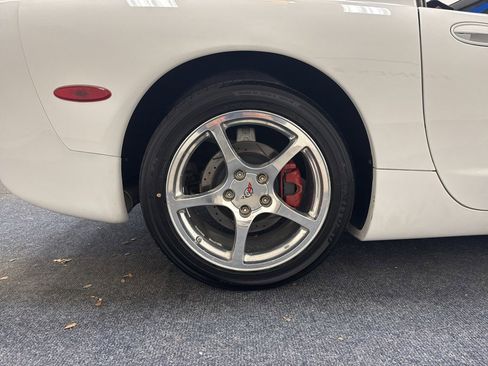 Used 2000 Chevrolet Corvette Coupe w/ Roof Pkg image 21