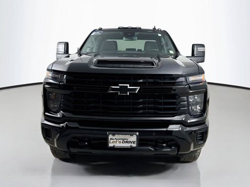 Used 2025 Chevrolet Silverado 2500 Custom w/ Custom Value Package AWD/4WD image 4