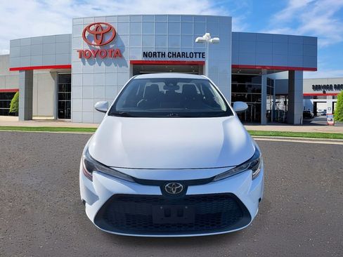 Used 2022 Toyota Corolla LE image 3