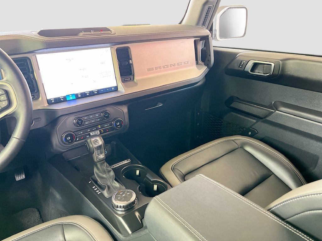 Used 2025 Ford Bronco Outer Banks AWD/4WD image 24