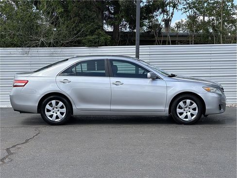 Used 2011 Toyota Camry FWD image 9