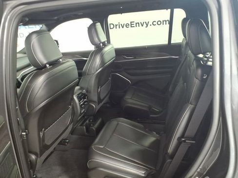Used 2025 Jeep Grand Cherokee L Limited w/ Luxury Tech Group II image 9
