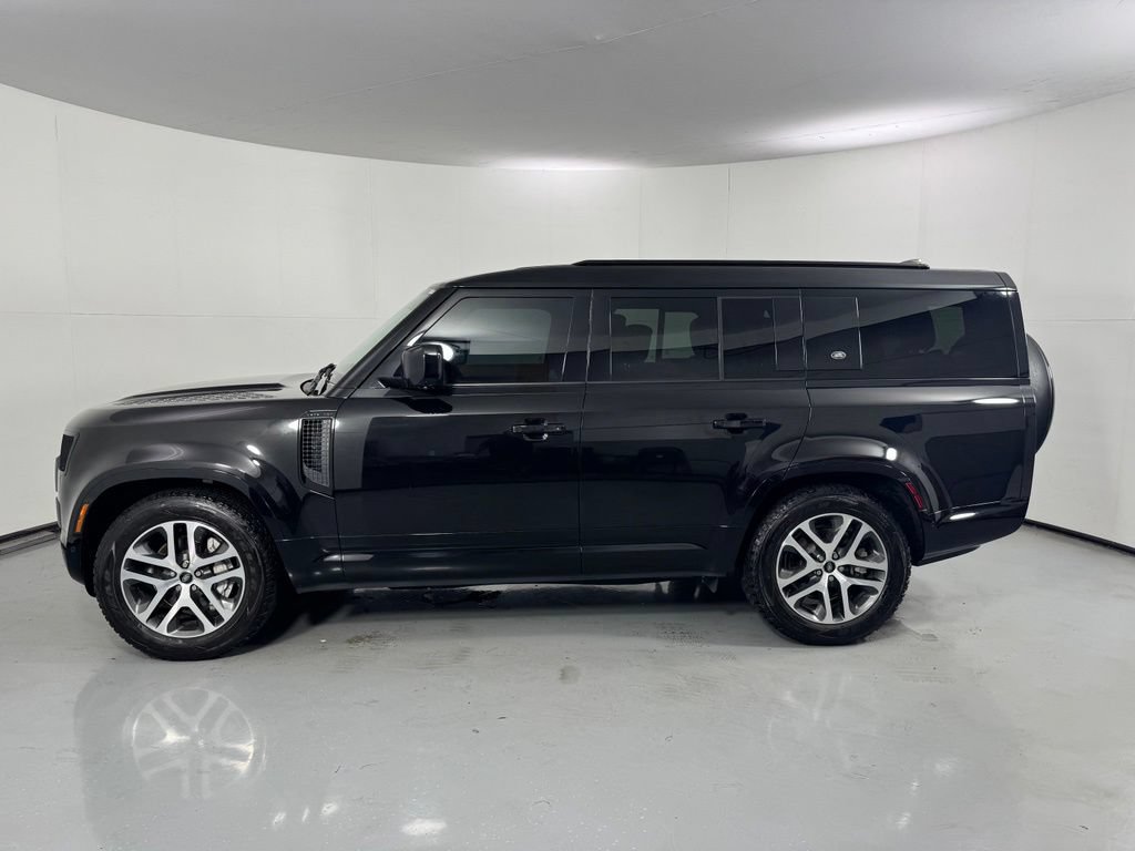 Used 2024 Land Rover Defender 130 X-Dynamic SE AWD/4WD image 10