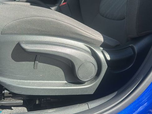 Used 2023 Kia Seltos LX image 9