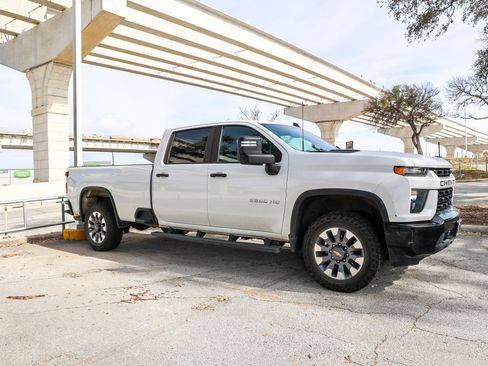 Used 2021 Chevrolet Silverado 2500 Custom w/ Custom Convenience Package image 7