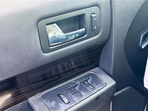 Used 2017 Ford Flex SEL image 18