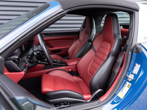 Certified 2025 Porsche 911 Targa 4 GTS AWD/4WD image 5