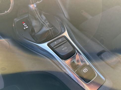 Used 2021 Chevrolet Camaro LT w/ Technology Package image 25