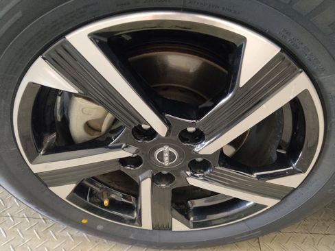 Used 2025 Nissan Sentra SV FWD image 31