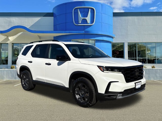 Used 2023 Honda Pilot TrailSport image 1