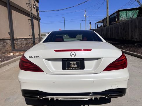 Used 2018 Mercedes-Benz SL 550 w/ Driver Assistance Package image 10