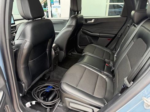 Certified 2025 Ford Escape SE FWD image 18