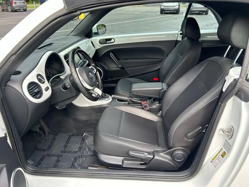 Used 2018 Volkswagen Beetle 2.0T S FWD image 9