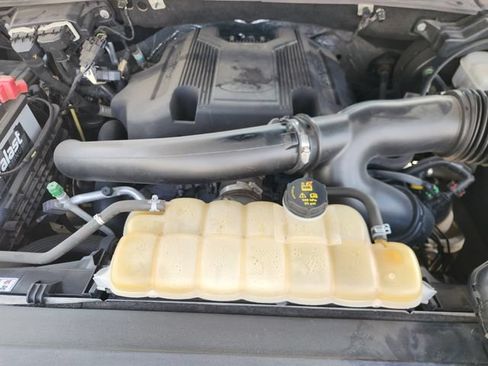 Used 2019 Ford Expedition XLT w/ Equipment Group 202A AWD/4WD image 32