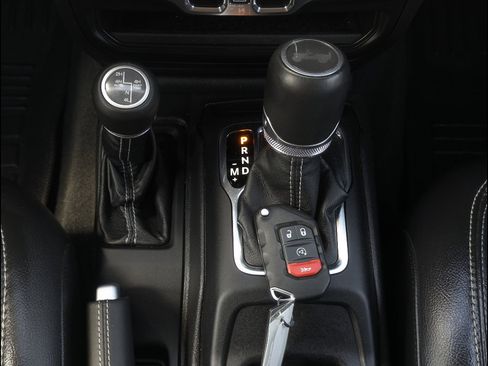 Used 2022 Jeep Wrangler Unlimited Sahara image 36