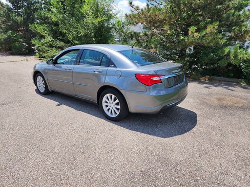 Used 2012 Chrysler 200 Touring FWD image 4