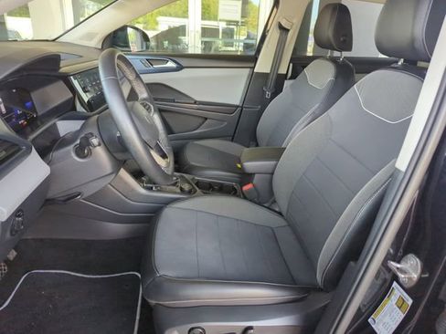 Used 2023 Volkswagen Taos SE w/ Black Wheel Package image 15