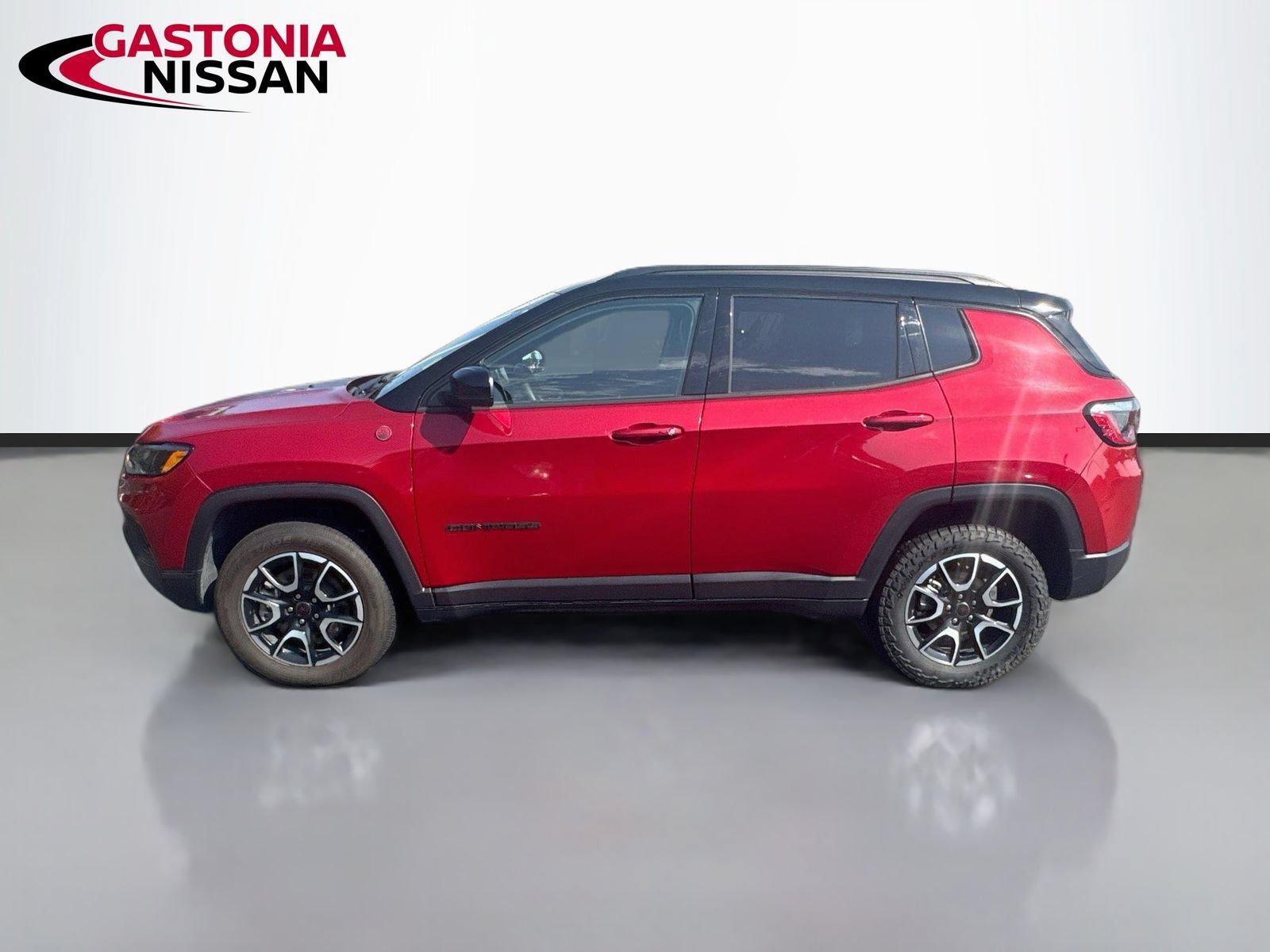 Used 2025 Jeep Compass Trailhawk AWD/4WD image 5