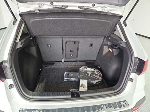 Certified 2023 Volkswagen Taos SE w/ Panoramic Sunroof Package FWD image 12