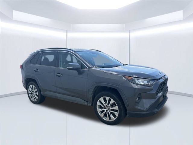 Used 2019 Toyota RAV4 XLE Premium w/ Cold Weather Package AWD/4WD image 16