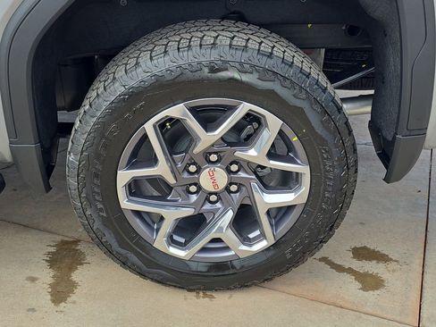 New 2026 GMC Sierra 1500 SLE image 31