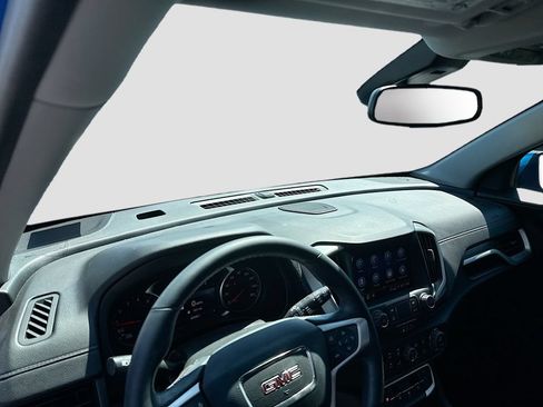 Used 2024 GMC Terrain SLT w/ Infotainment Package II FWD image 11
