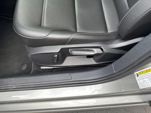 Used 2019 Volkswagen Golf SE w/ Driver Assistance Package FWD image 5