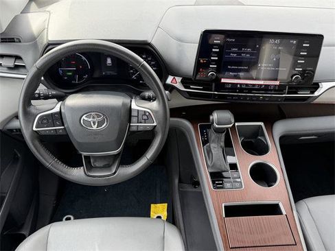 Certified 2024 Toyota Sienna XLE image 10