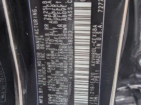 Used 2025 Toyota Camry SE FWD image 17