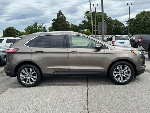 Used 2019 Ford Edge Titanium FWD image 2