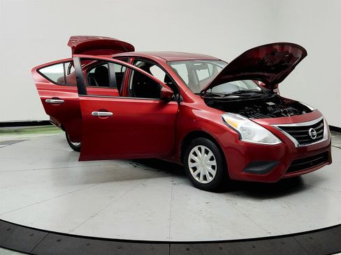 Used 2018 Nissan Versa SV image 10