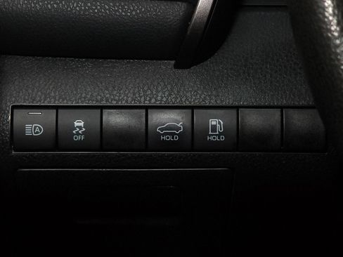 Used 2021 Toyota Camry LE image 19