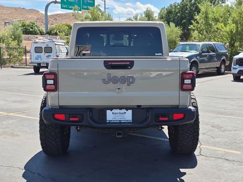 Used 2020 Jeep Gladiator Rubicon AWD/4WD image 4