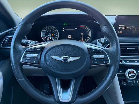 Used 2023 Genesis G70 2.0T image 18