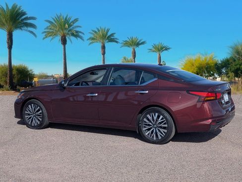 Used 2024 Nissan Altima 2.5 SV image 3