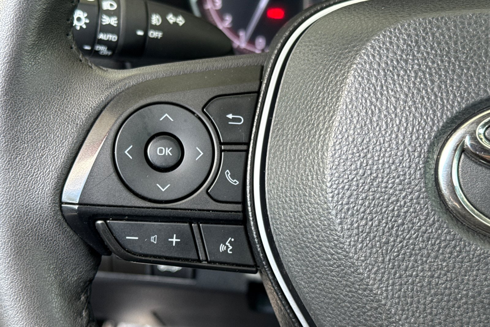 Certified 2023 Toyota RAV4 XLE Premium FWD image 31
