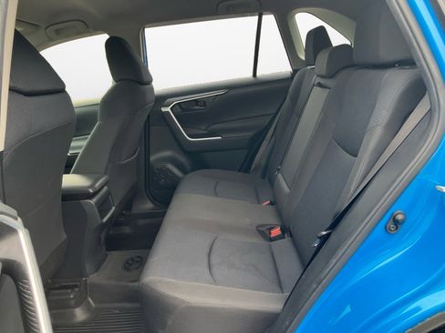 Used 2019 Toyota RAV4 LE FWD image 15