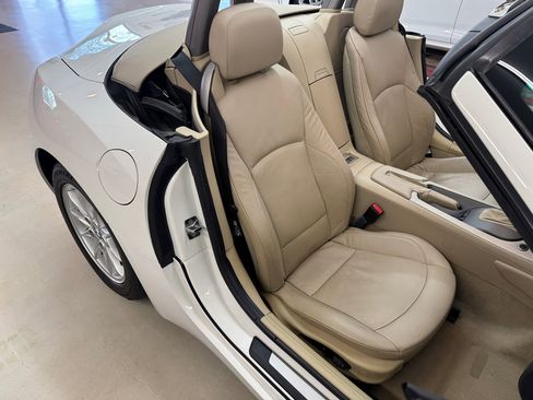 Used 2004 BMW Z4 2.5i image 8