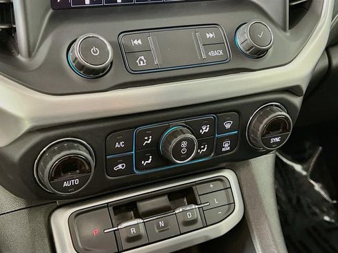 Certified 2020 GMC Acadia SLT w/ Premium Package AWD/4WD image 14