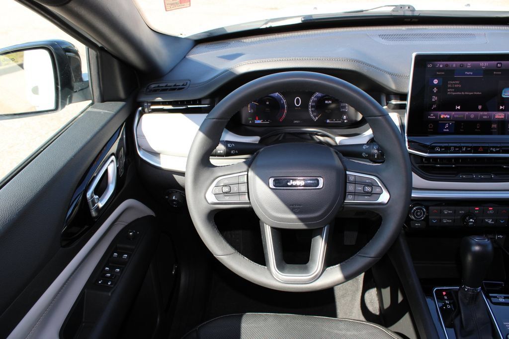 Used 2025 Jeep Compass Limited w/ Elite Group AWD/4WD image 10