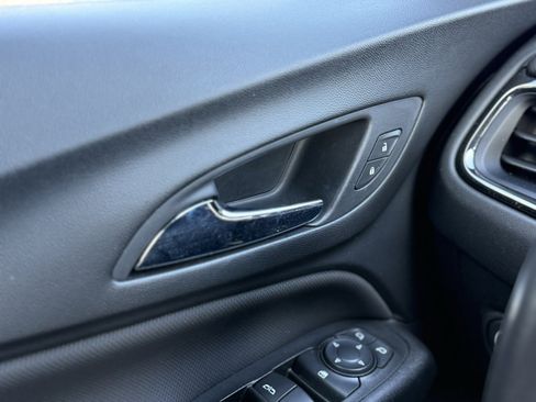 Used 2022 Chevrolet Equinox RS w/ RS Leather Package image 17