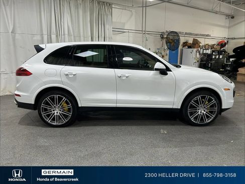 Used 2017 Porsche Cayenne AWD/4WD image 9